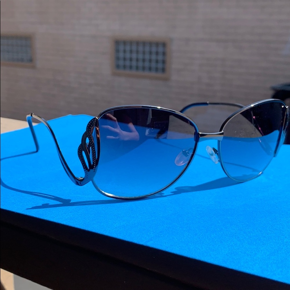 Fashionable Black Sunglasses